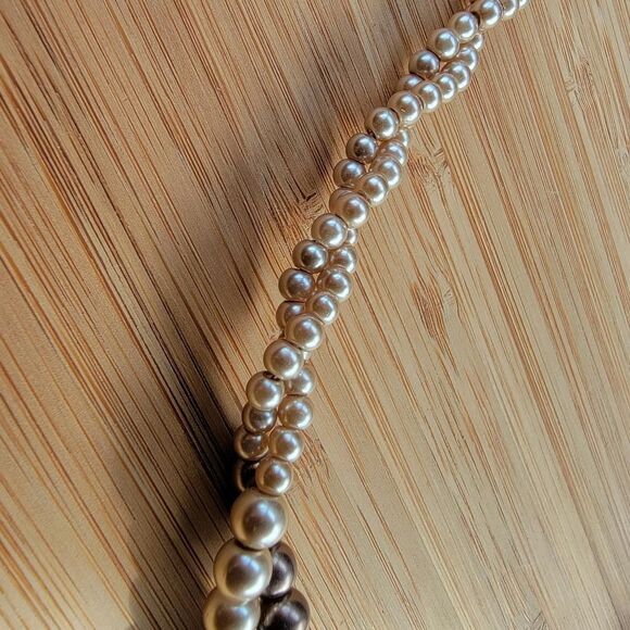 Vintage-supply Women's Cream and Gold  necklace - Picture 3 of 5